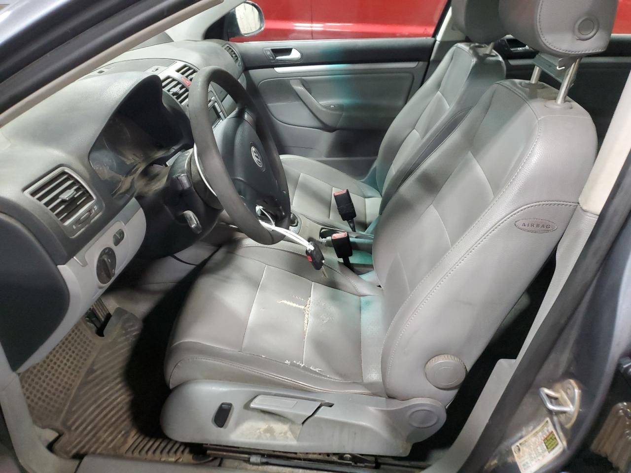 2005 Volkswagen Jetta - Image 7