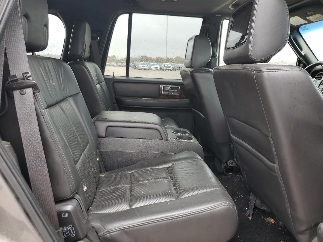 2014 Lincoln Navigator - Image 11