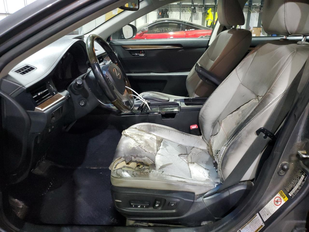 2015 Lexus ES - Image 7