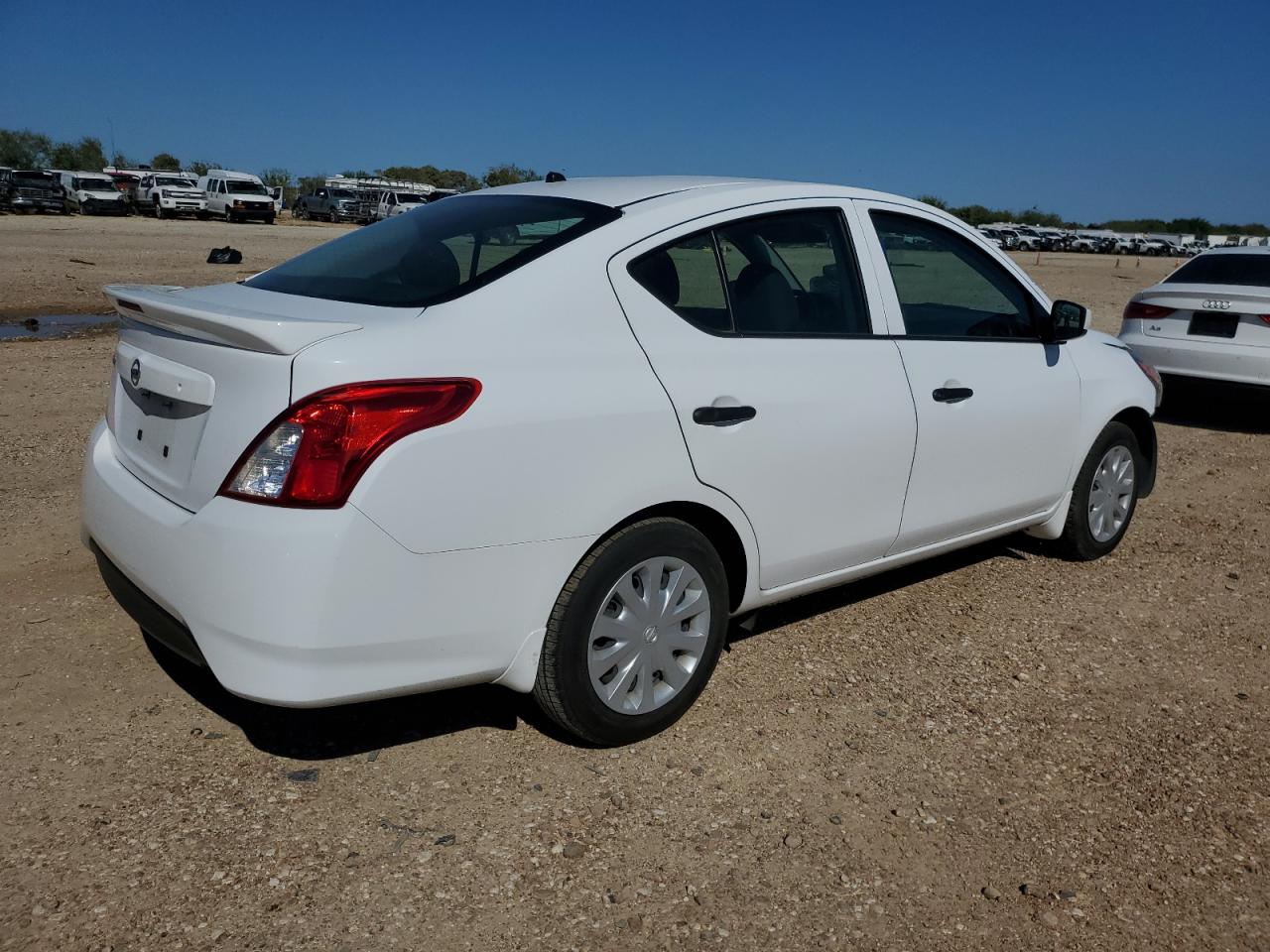 2019 Nissan Versa - Image 3