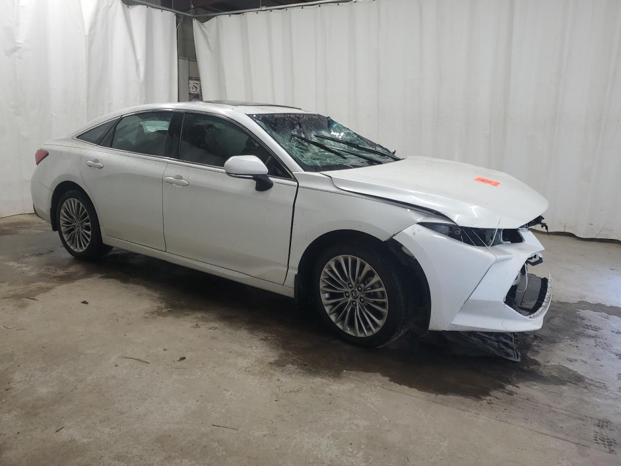 2019 Toyota Avalon - Image 4