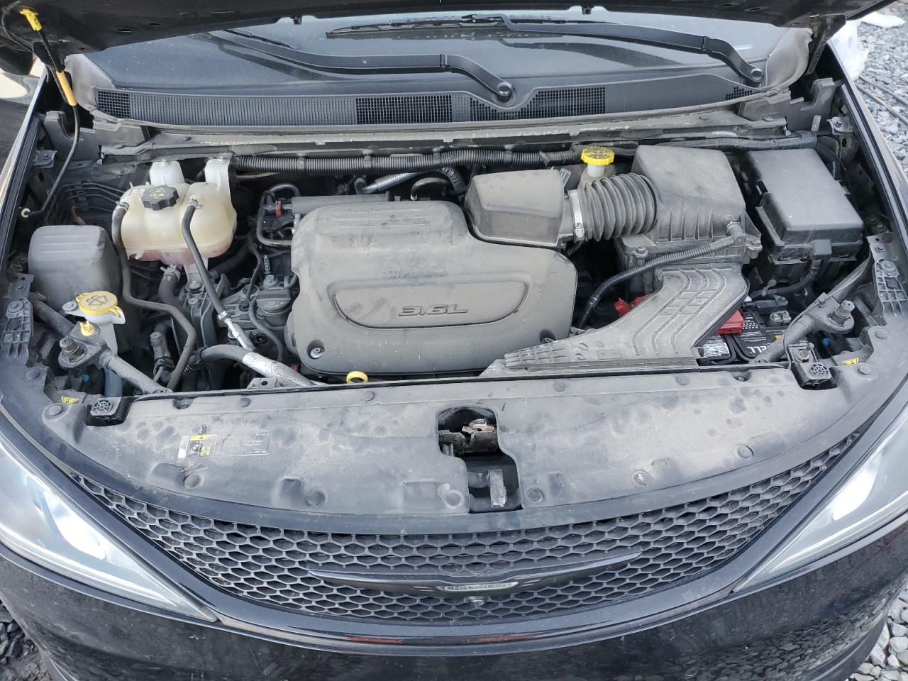 2019 Chrysler Pacifica - Image 12