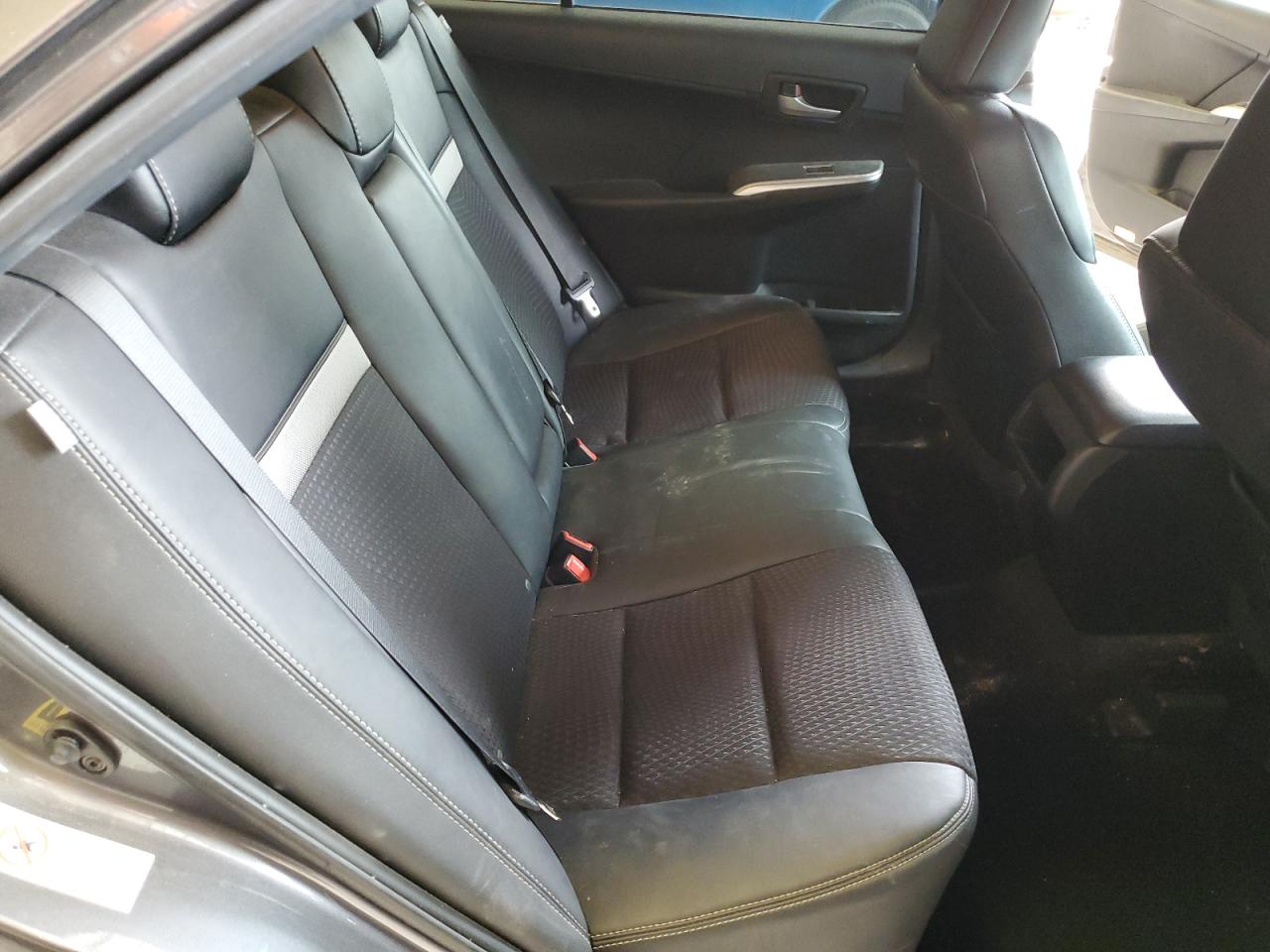 2014 Toyota Camry - Image 10