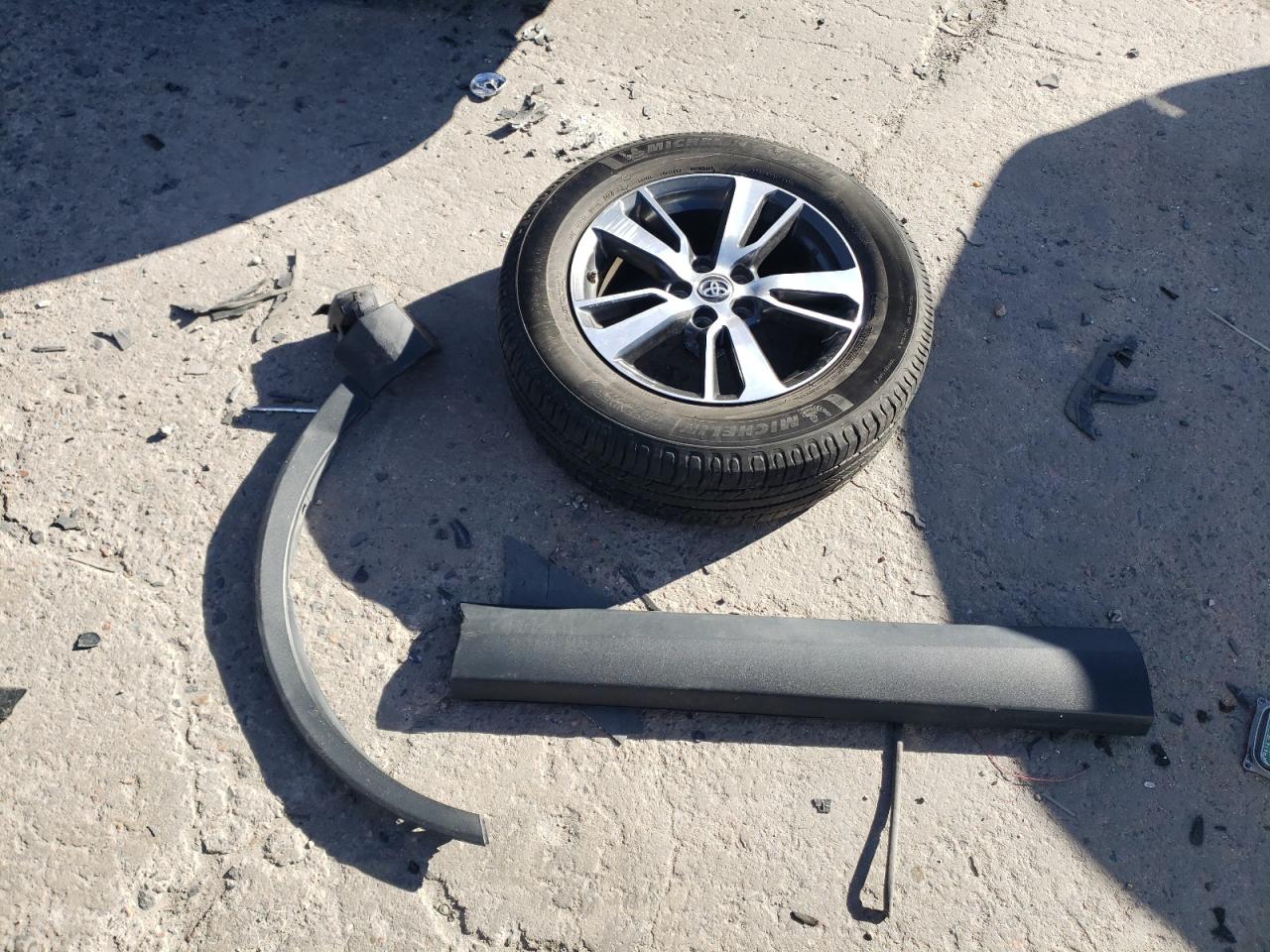 2018 Toyota RAV 4 - Image 13