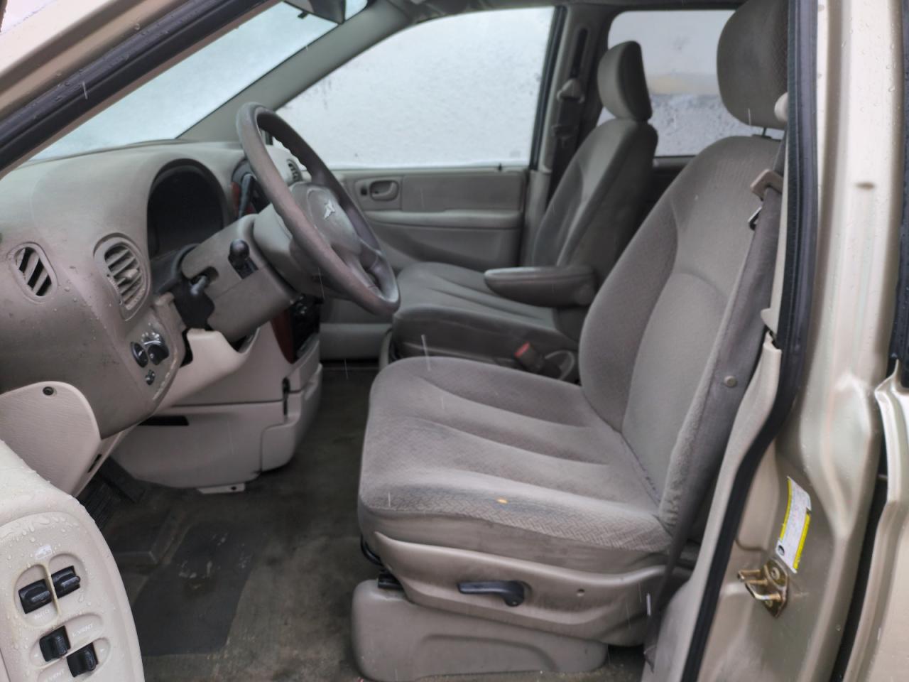 2005 Chrysler Town & Country - Image 7