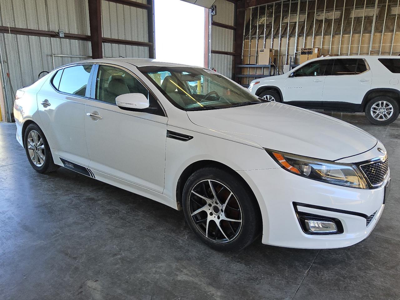 VIN 5XXGM4A71FG495967 2015 KIA OPTIMA no.4