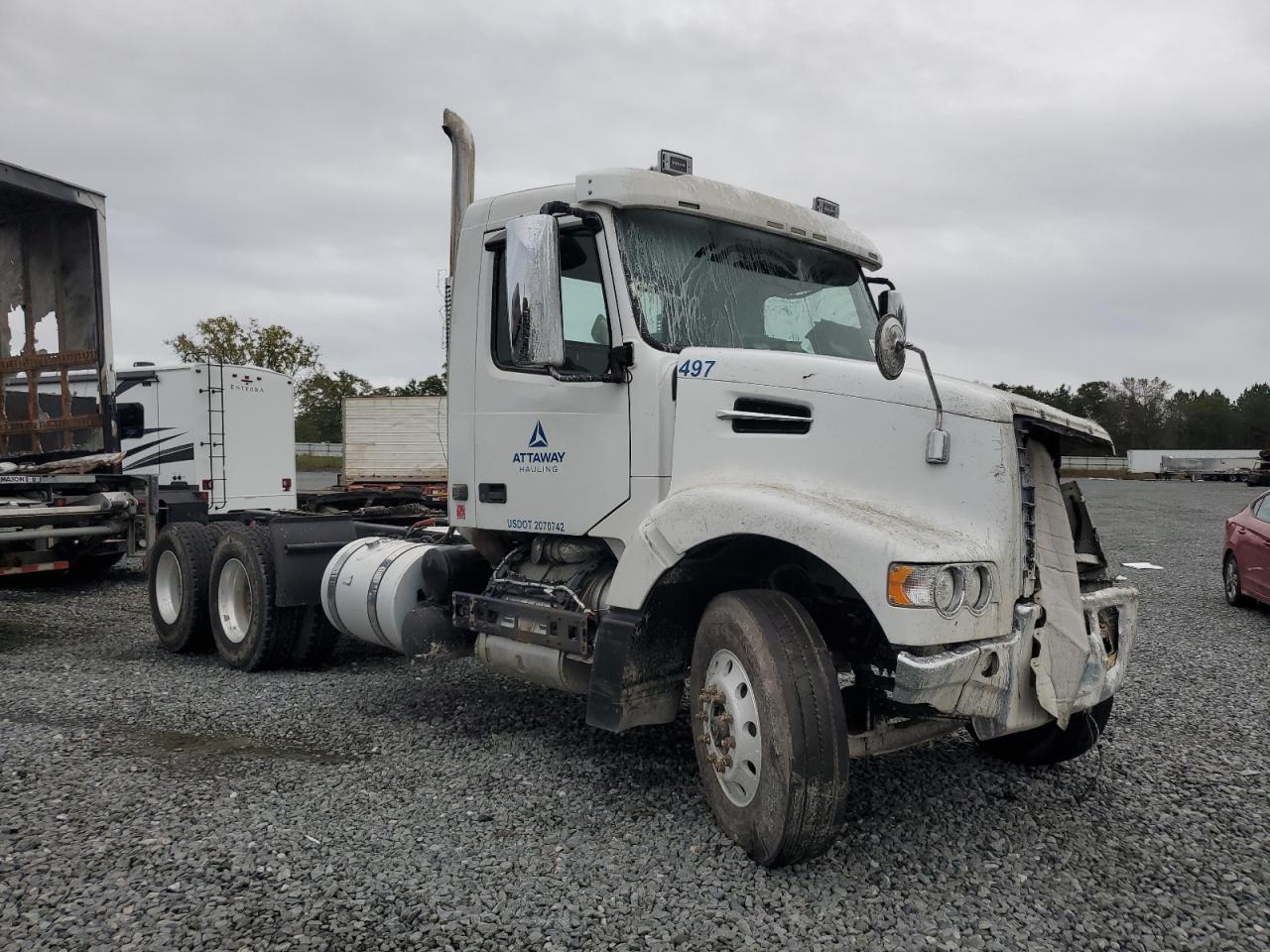 2019 Volvo Vhd for Sale in Byron, GA - Front End