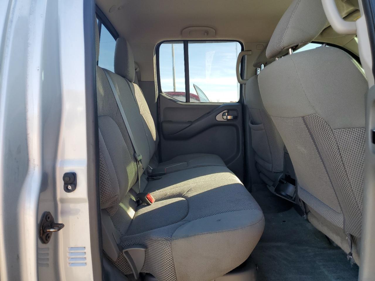 2015 Nissan Navara (Frontier) - Image 10