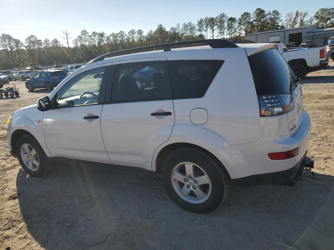 2007 Mitsubishi Outlander - Image 2