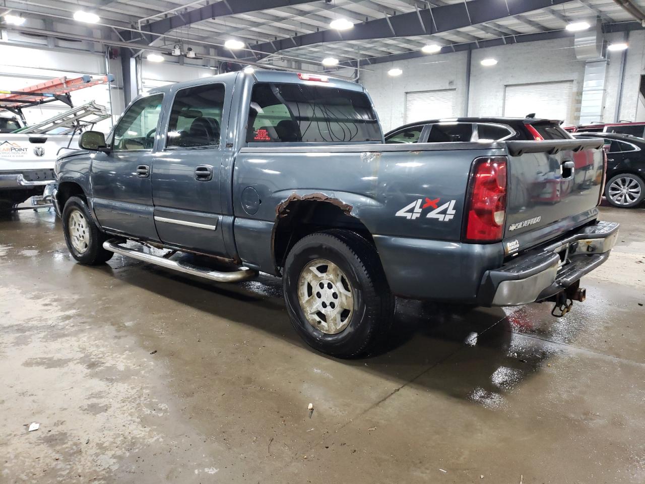 2007 Chevrolet Silverado - Image 2
