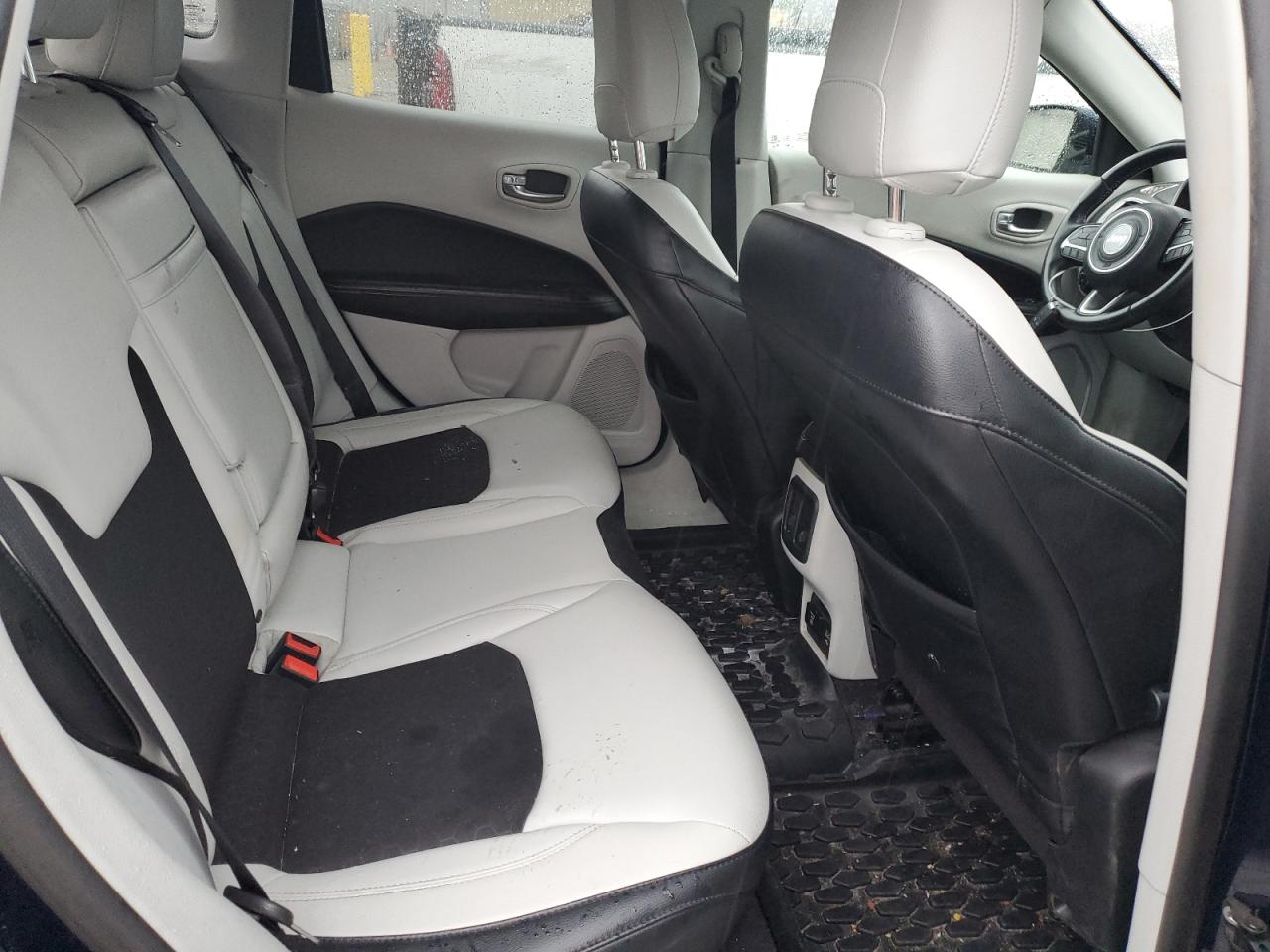 2017 Jeep Compass - Image 11