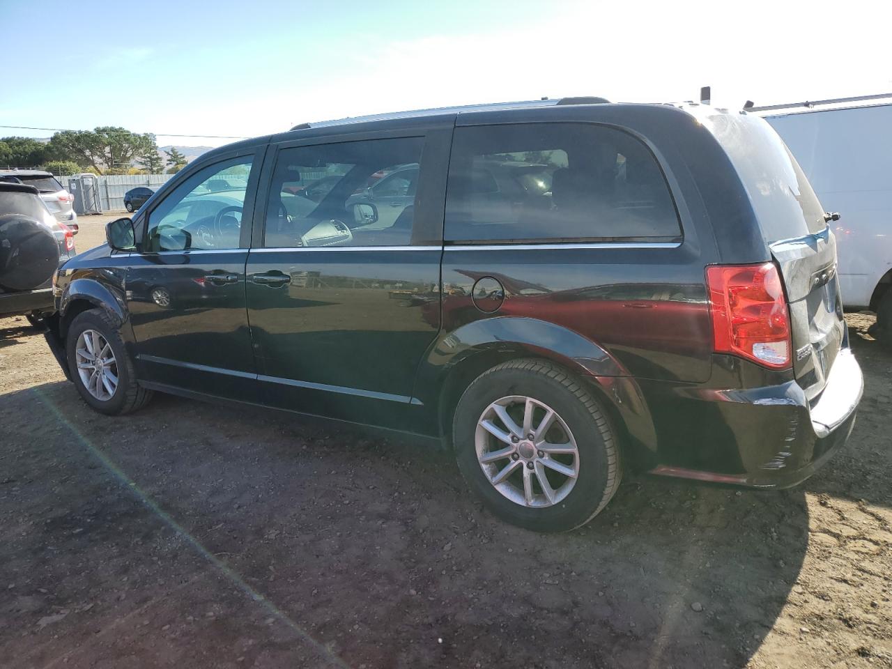 2019 Dodge Caravan - Image 2