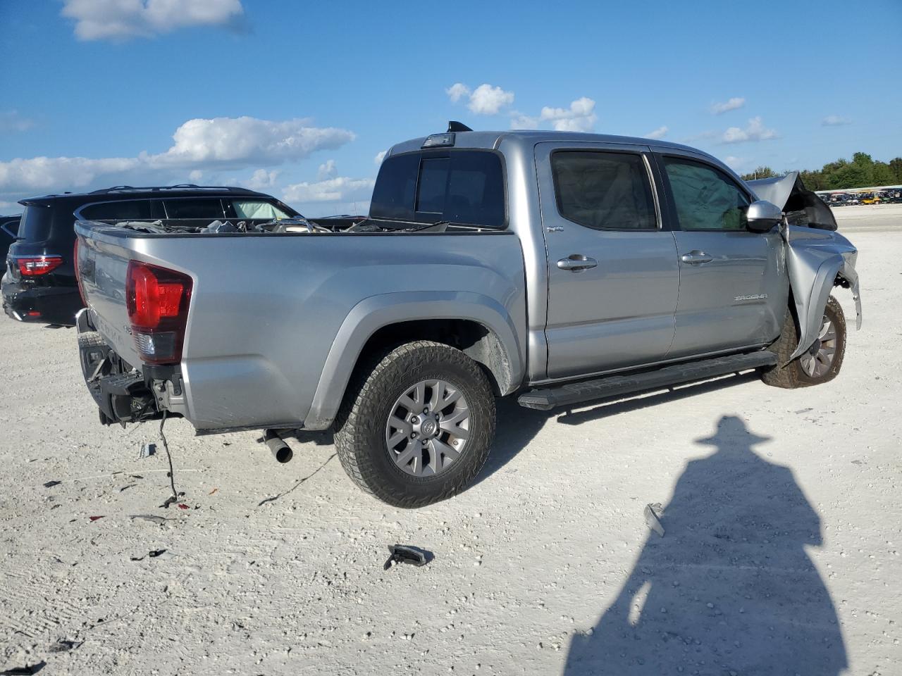 VIN 5TFAZ5CN8JX068389 2018 TOYOTA TACOMA no.3