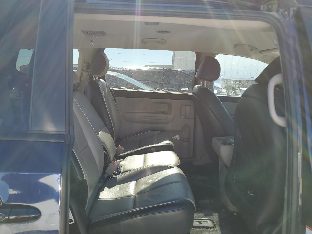 2021 Kia Sedona - Image 11
