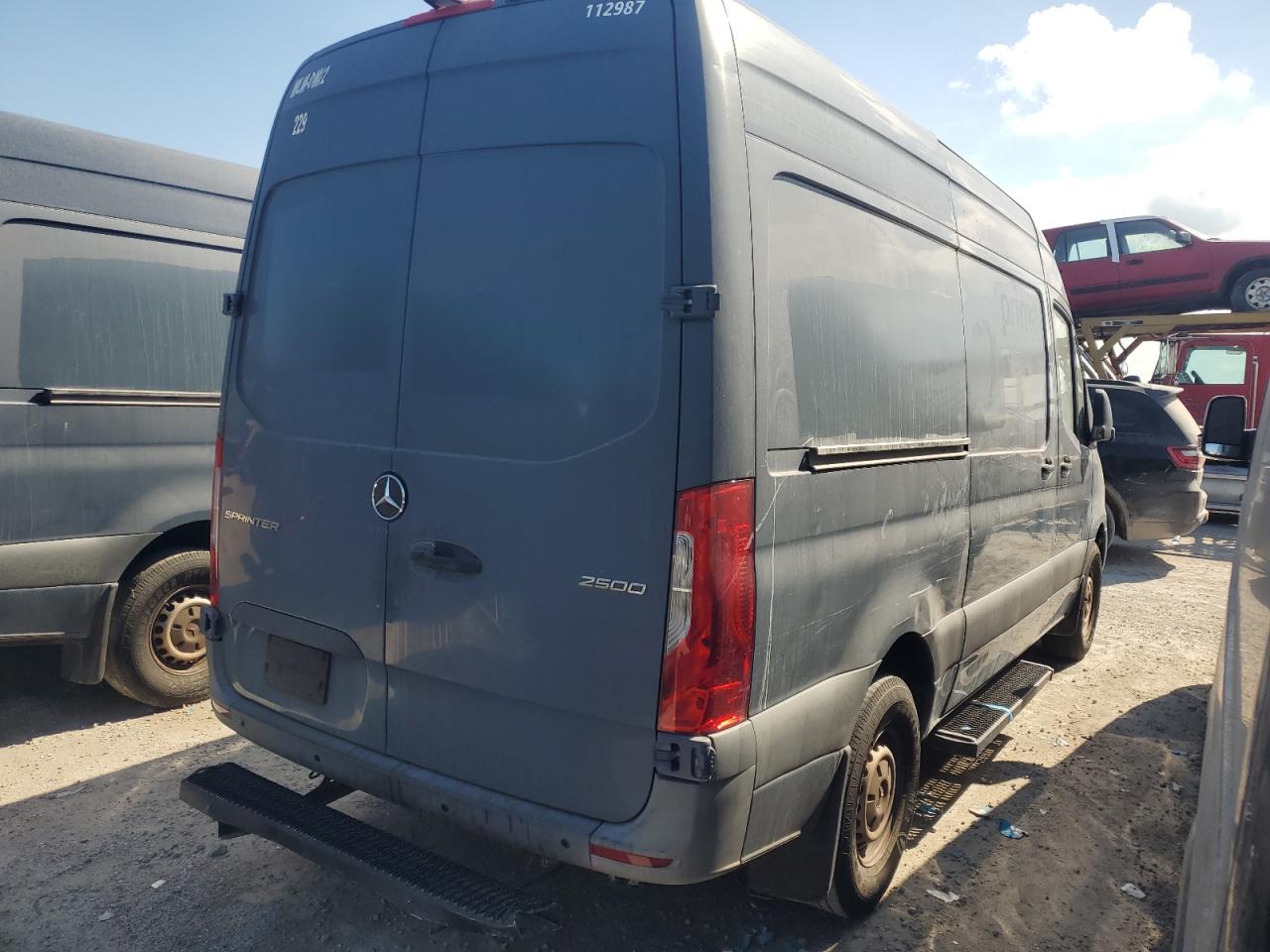 VIN WD4PF0CD7KP083888 2019 MERCEDES-BENZ SPRINTER no.3