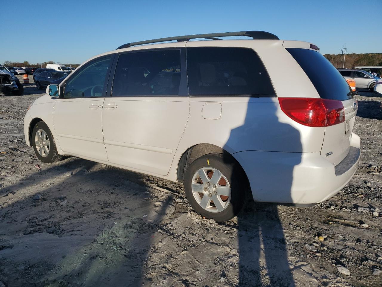 2007 Toyota Sienna - Image 2