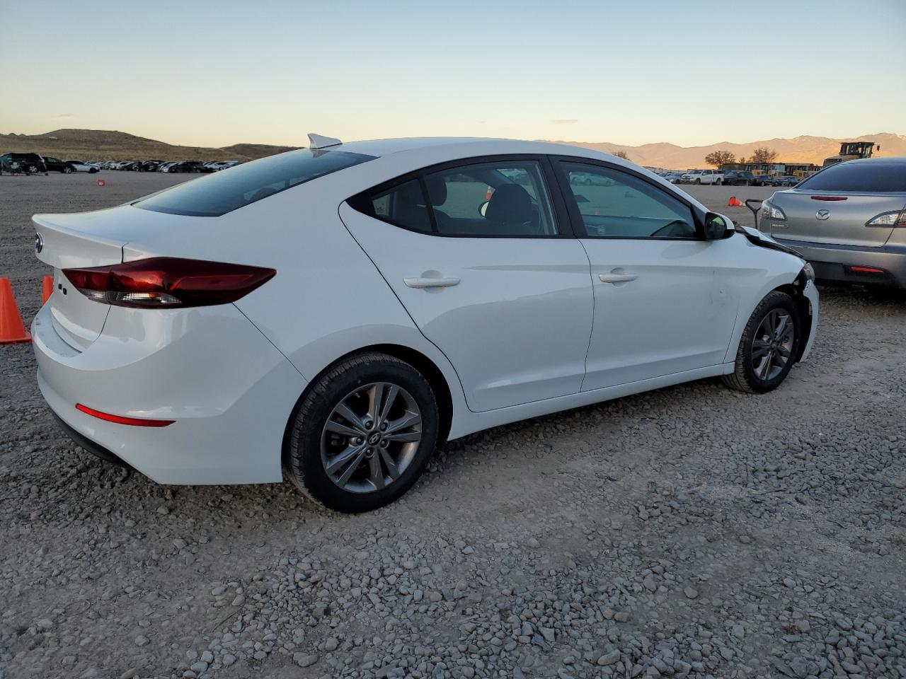 2018 Hyundai Elantra - Image 3