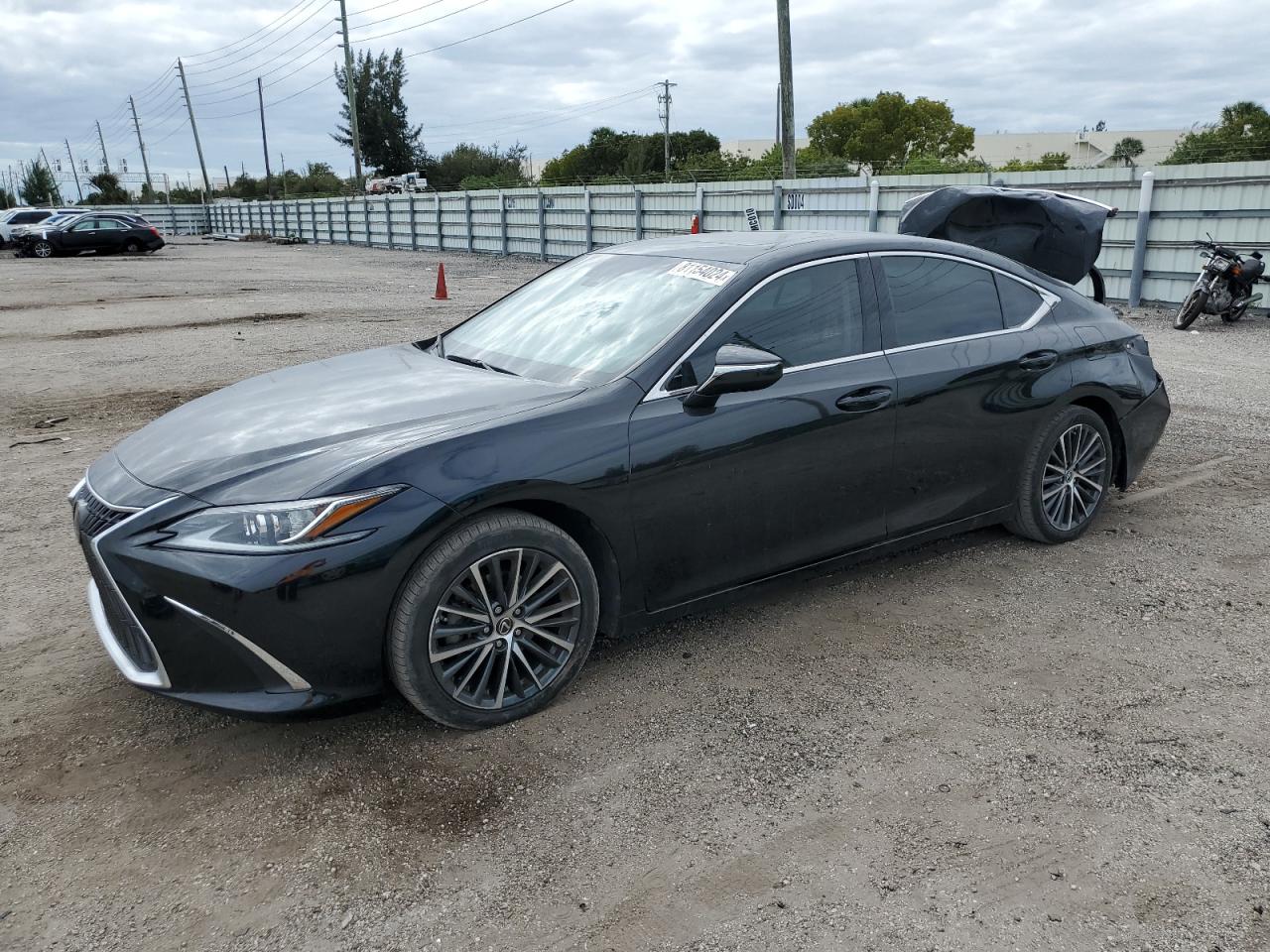 2022 Lexus ES - Image 1
