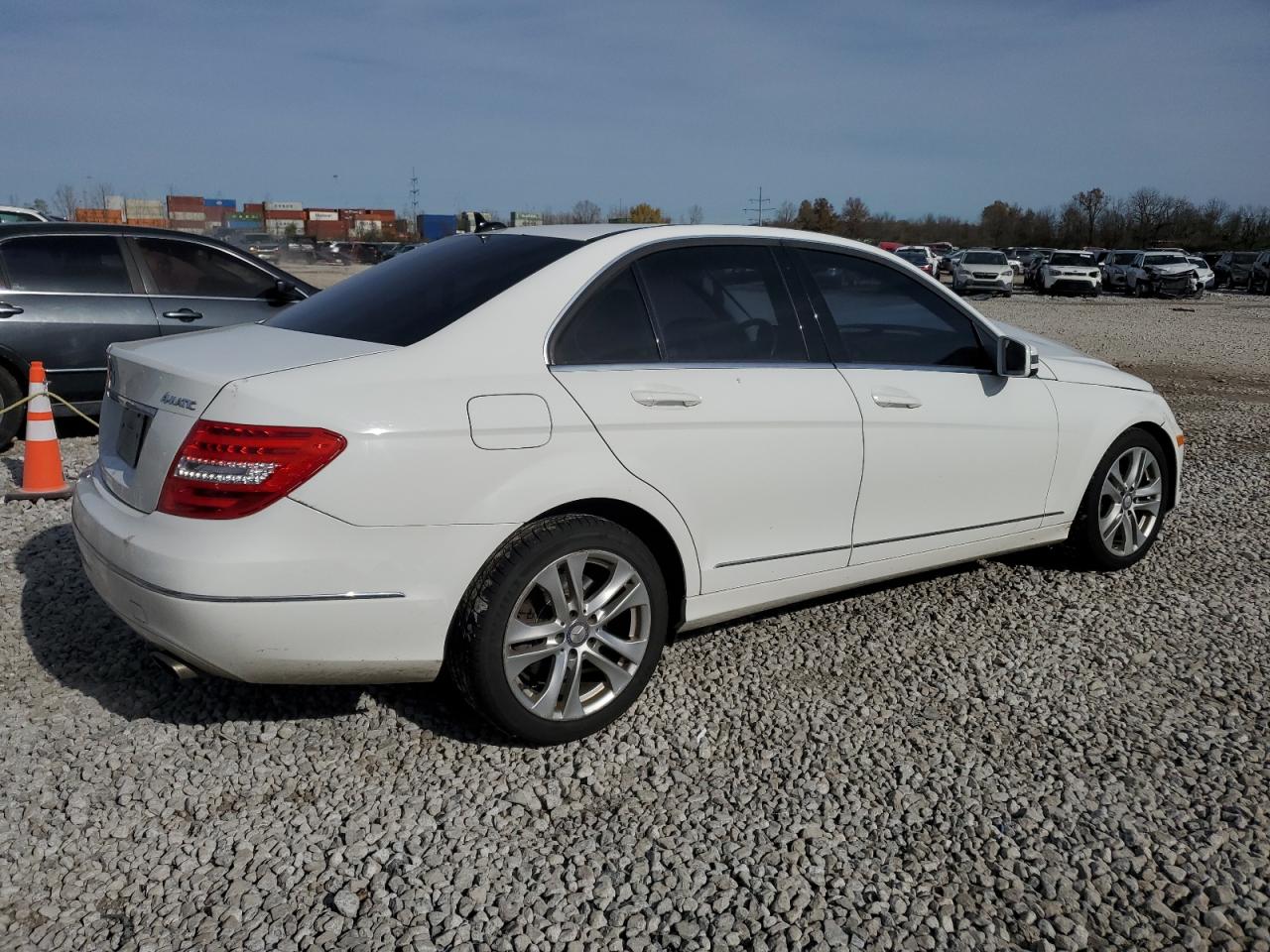 VIN WDDGF8ABXDR264555 2013 MERCEDES-BENZ C-CLASS no.3