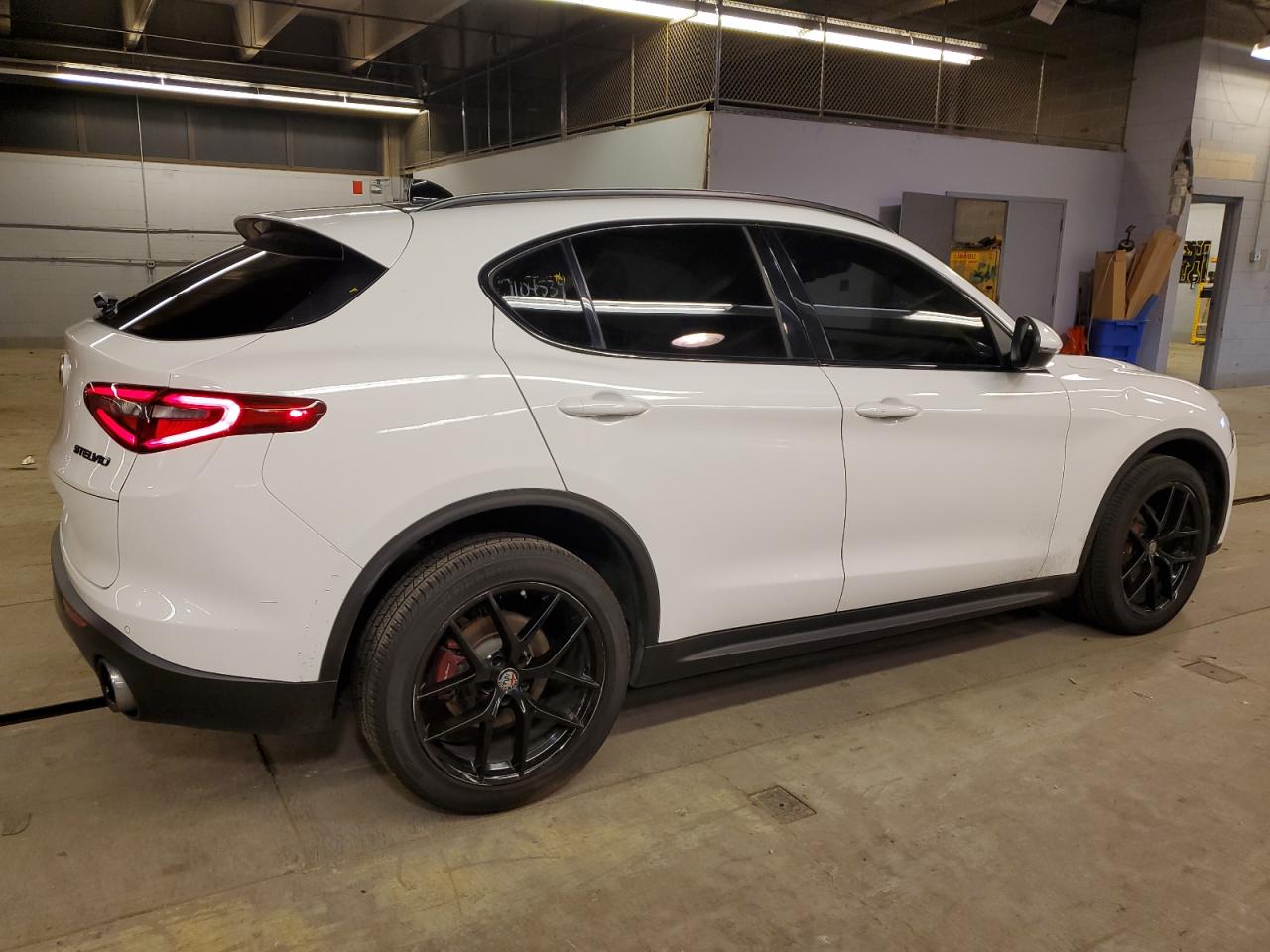 VIN ZASFAKNN5J7B99909 2018 ALFA ROMEO STELVIO no.3