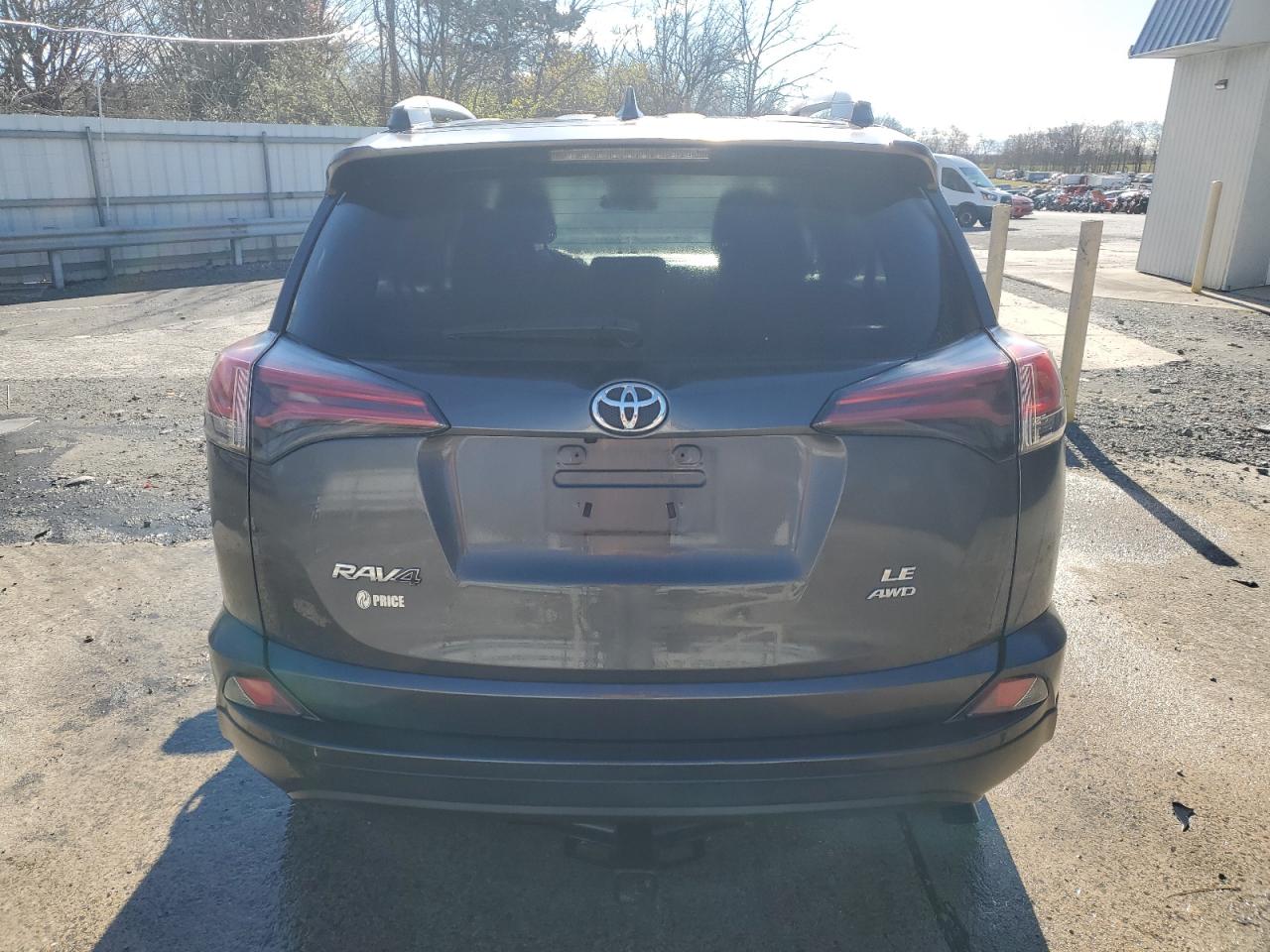 2017 Toyota RAV 4 - Image 6