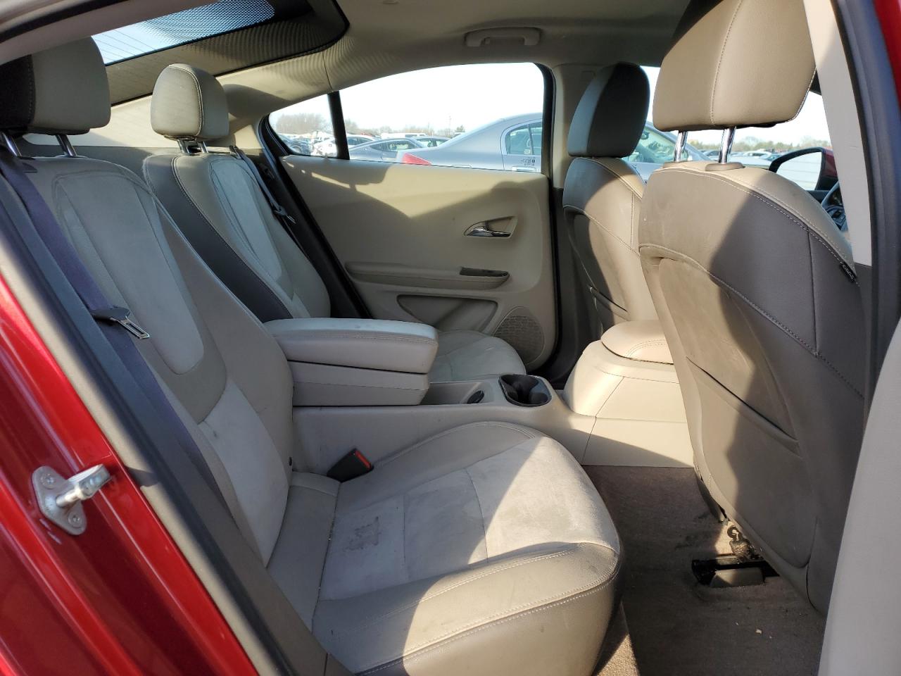 2013 Chevrolet Volt - Image 11