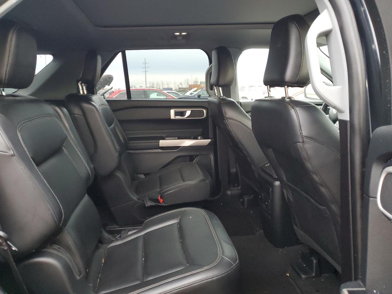 2022 Ford Explorer - Image 11