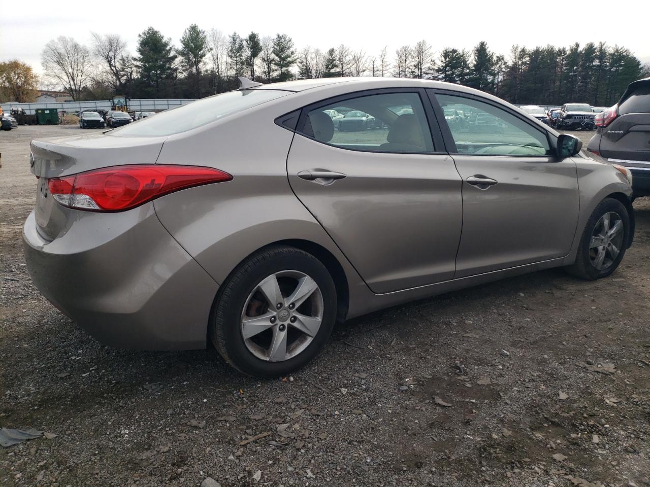 2013 Hyundai Elantra - Image 3