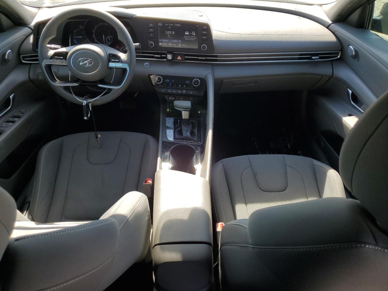 2022 Hyundai Elantra - Image 8