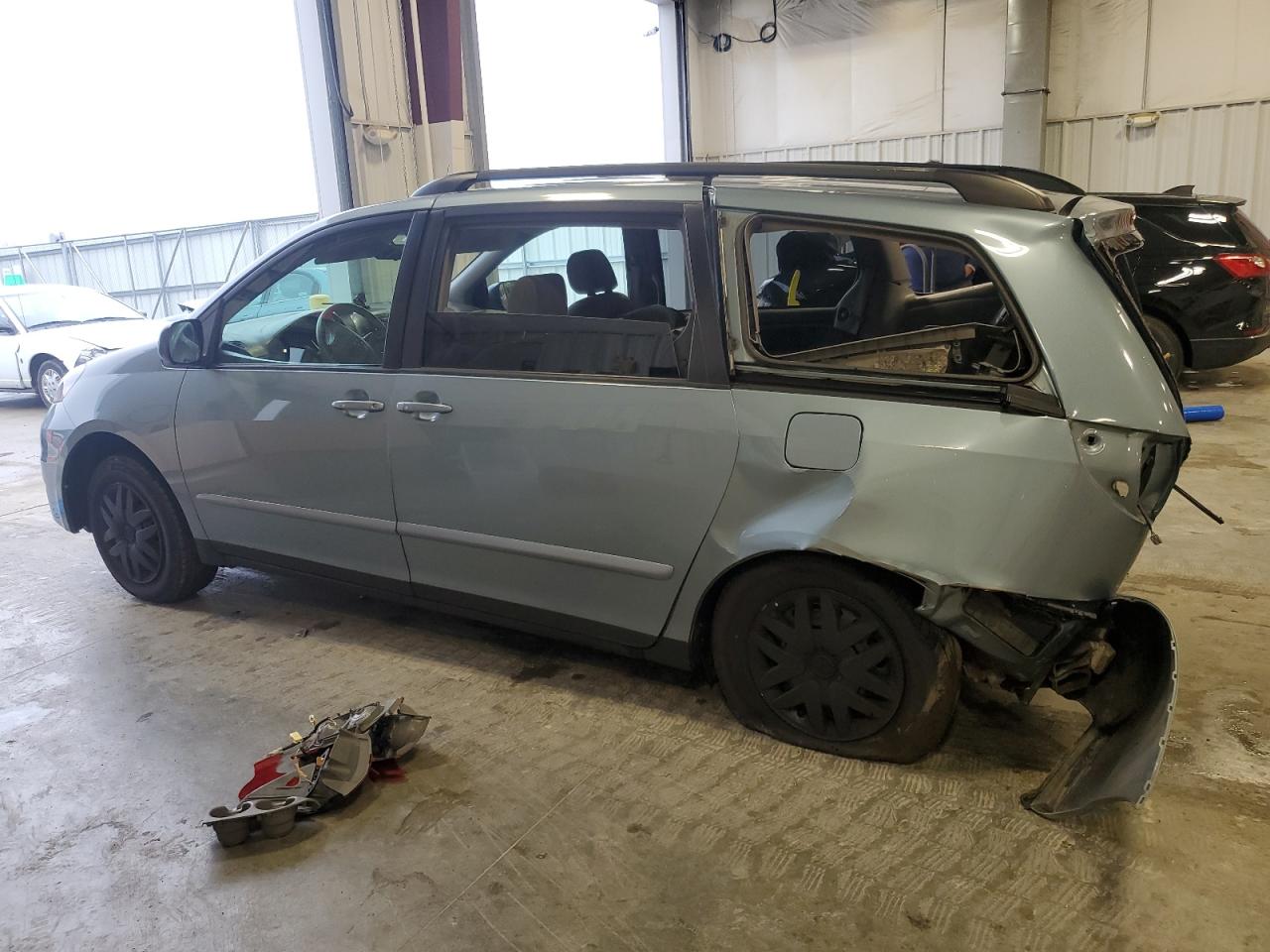 2007 Toyota Sienna - Image 2