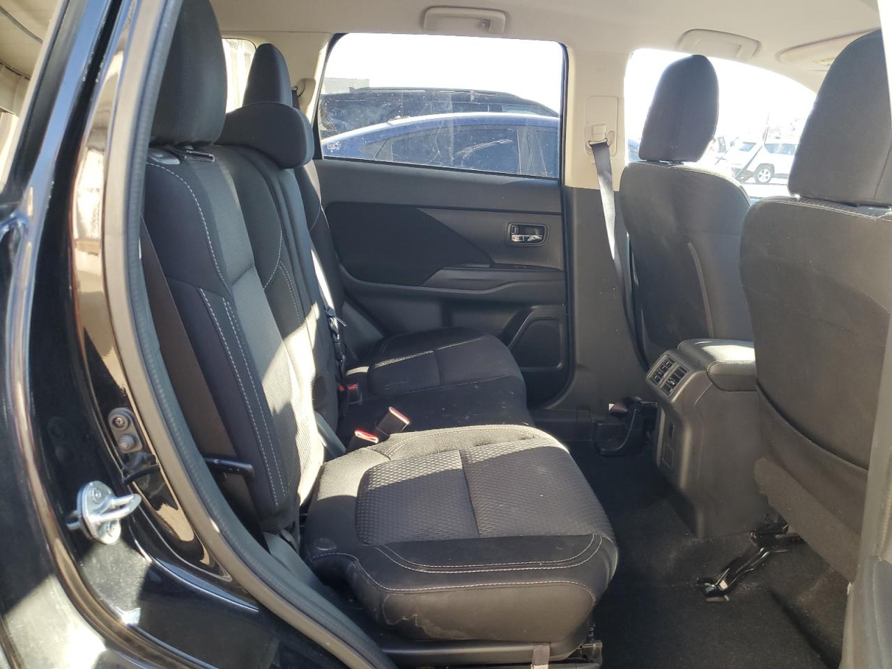 2020 Mitsubishi Outlander - Image 11