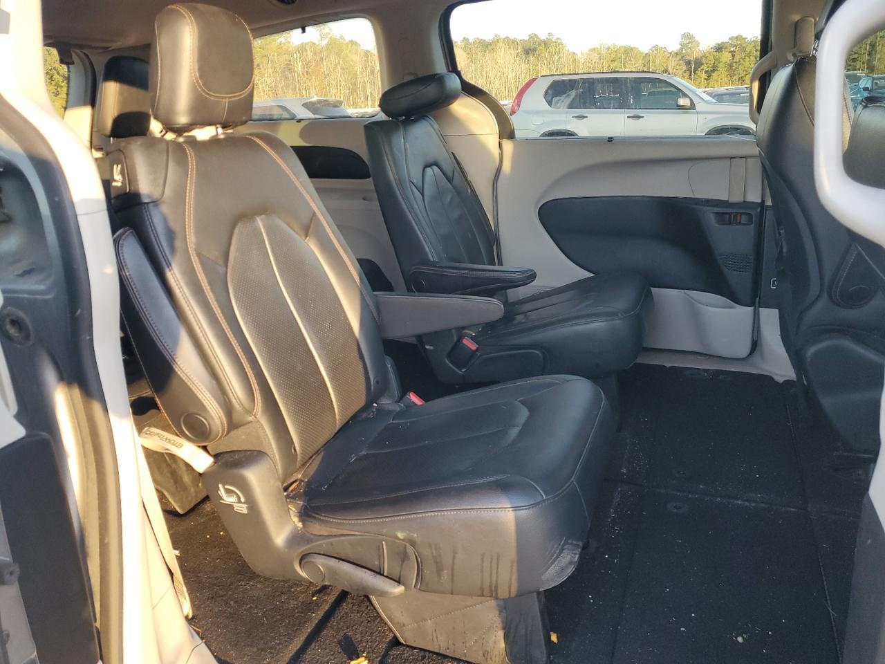 2019 Chrysler Pacifica - Image 11