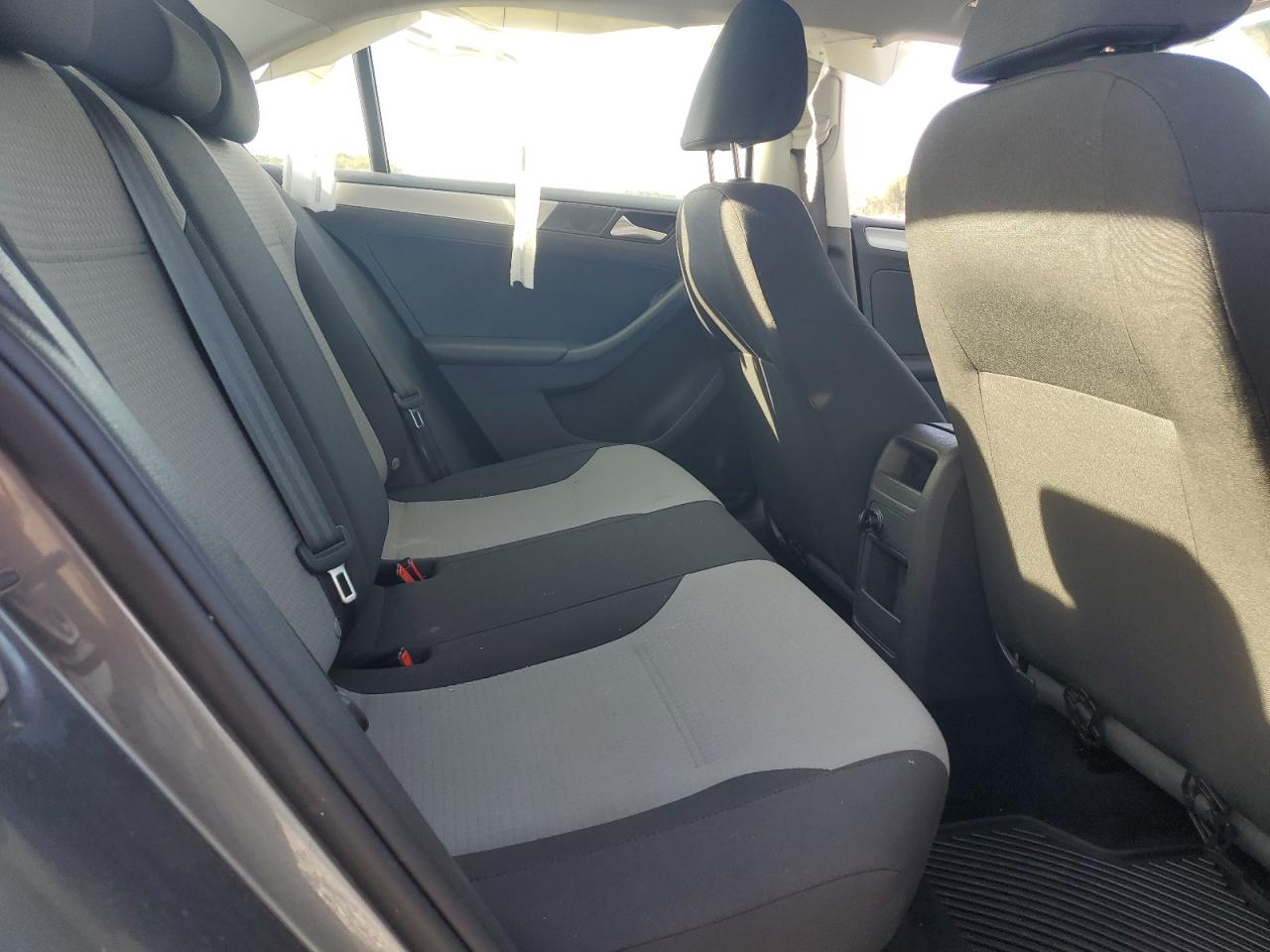 2018 Volkswagen Jetta - Image 10