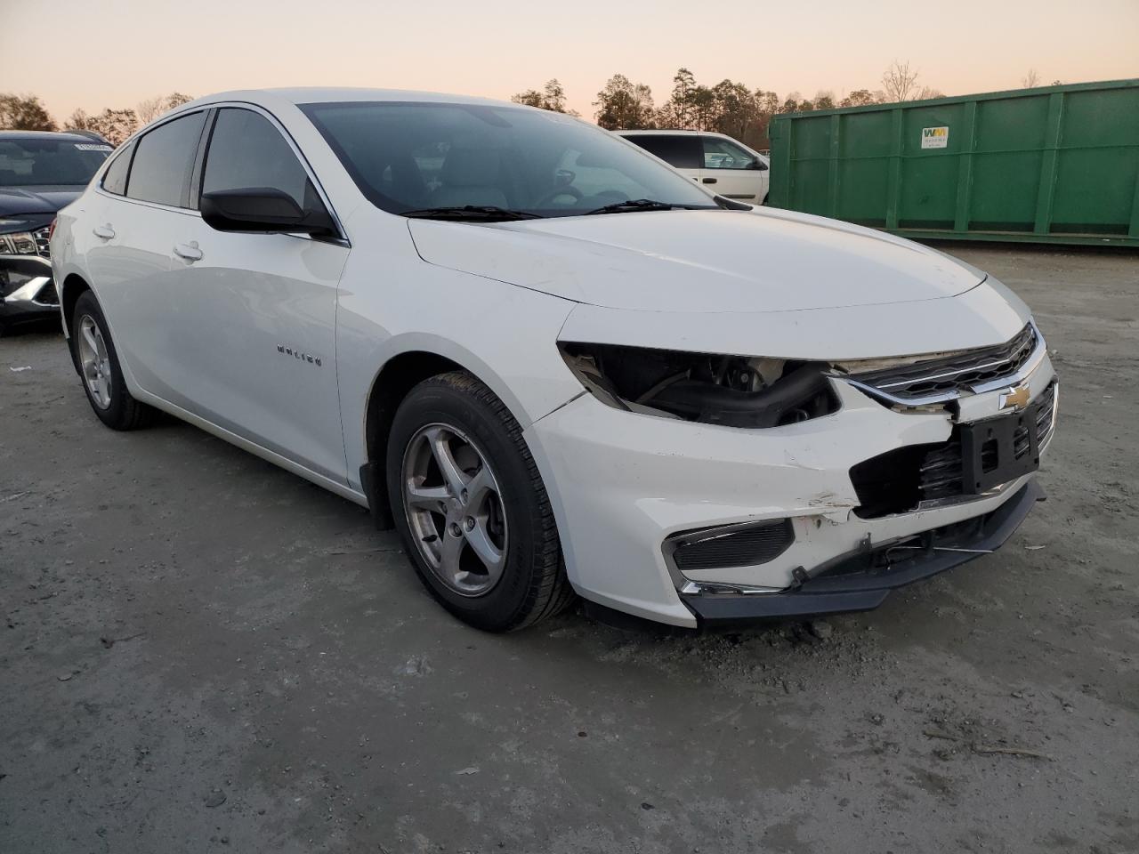 2017 Chevrolet Malibu - Image 4