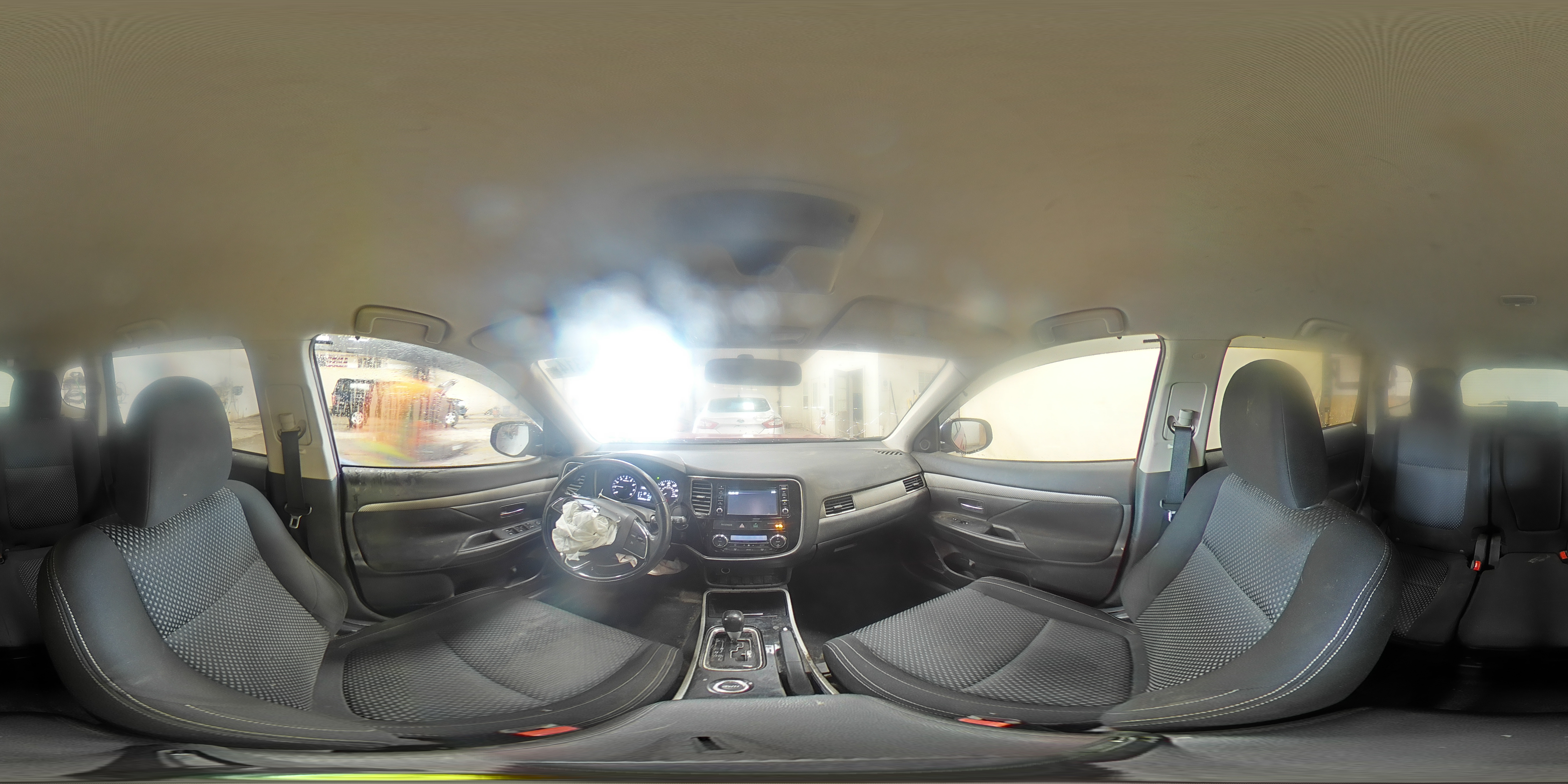 2017 Mitsubishi Outlander - Image 16