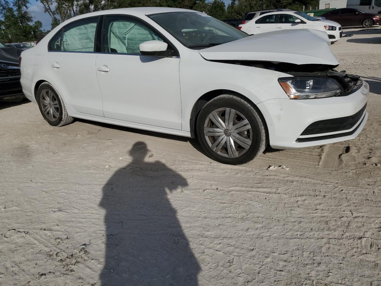 2017 Volkswagen Jetta - Image 4