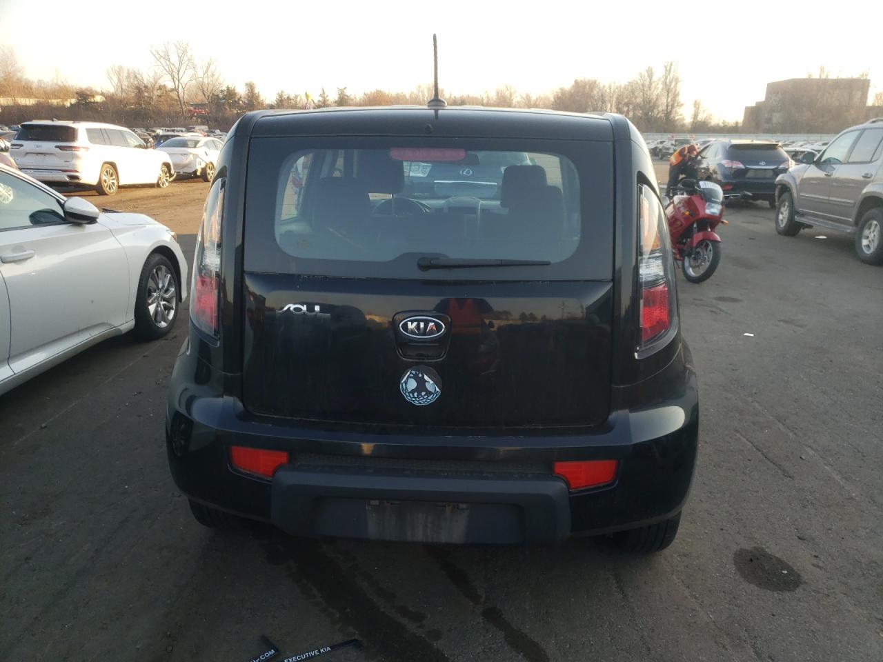 2011 Kia Soul VIN: KNDJT2A13B7736391 Lot: 81587984