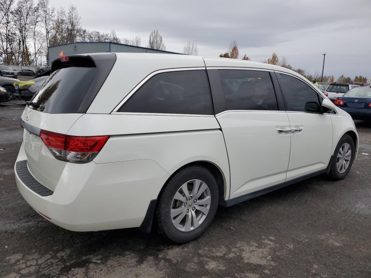 2015 Honda Odyssey - Image 3