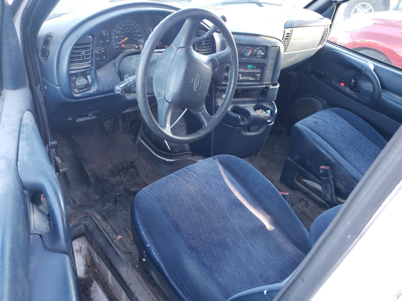 2001 Chevrolet Astro VIN: 1GCDL19W21B104369 Lot: 80481884