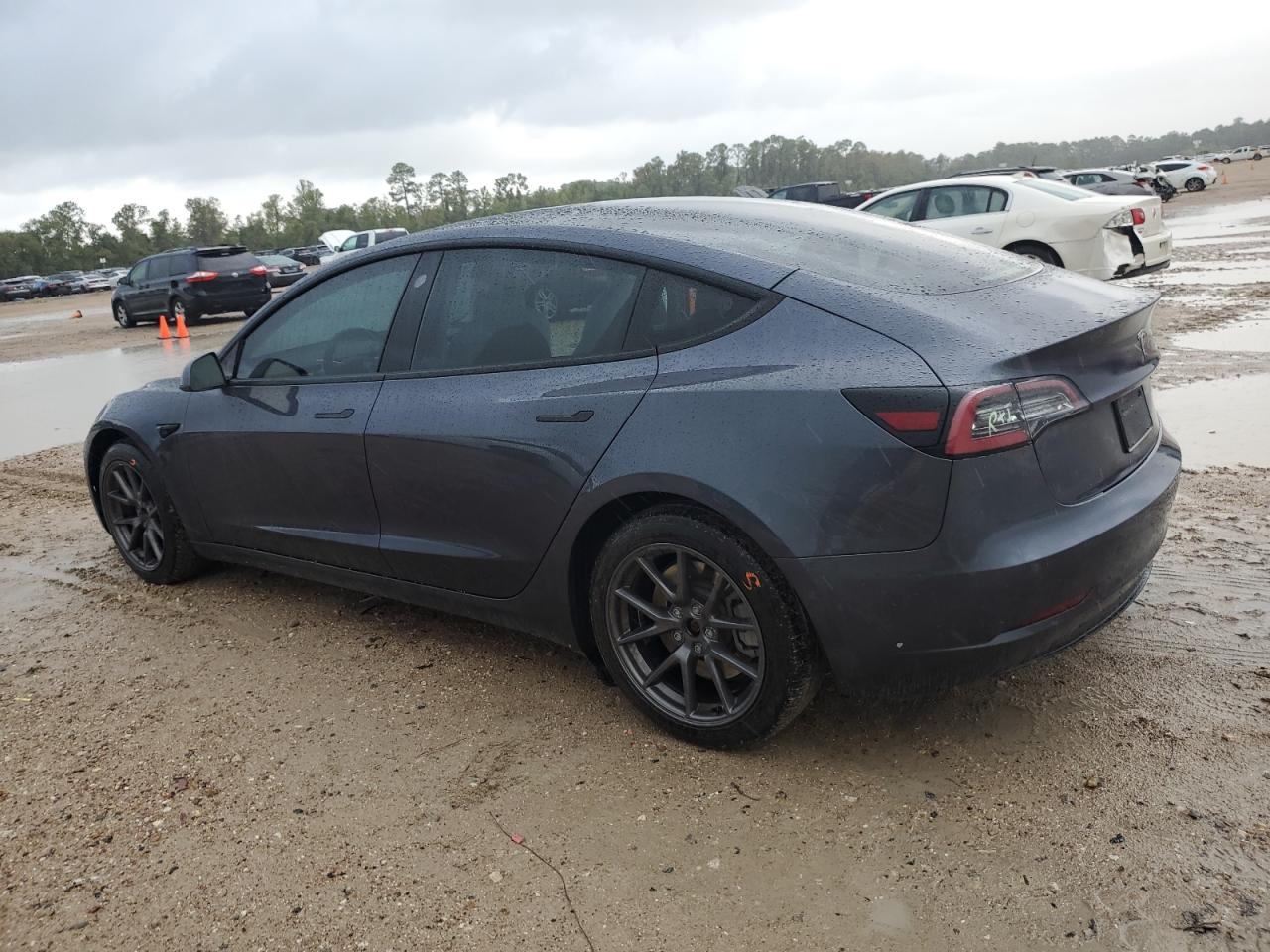 5YJ3E1EA2NF352818 2022 TESLA MODEL 3 - Image 2