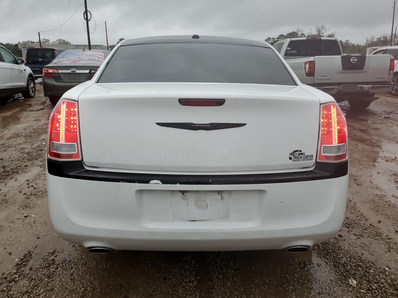 2011 Chrysler 300 - Image 6