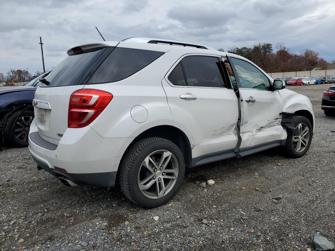 2017 Chevrolet Equinox - Image 3