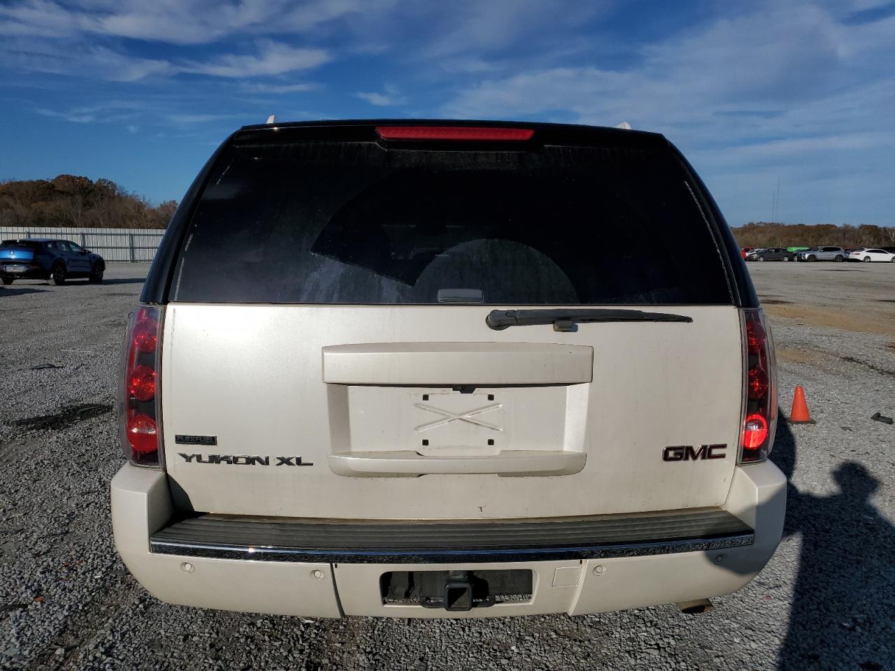2011 GMC Yukon - Image 6