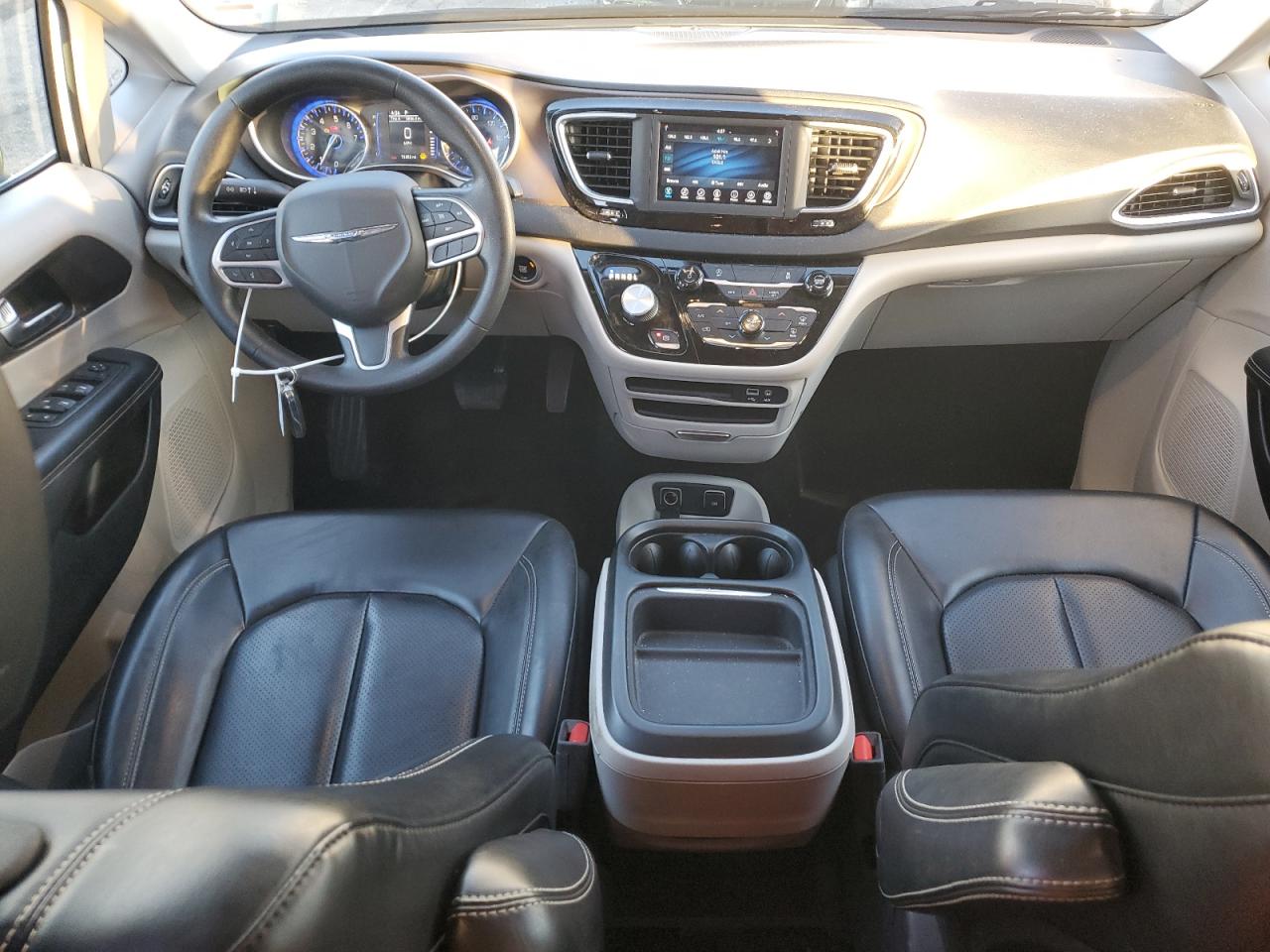 2020 Chrysler Voyager - Image 8