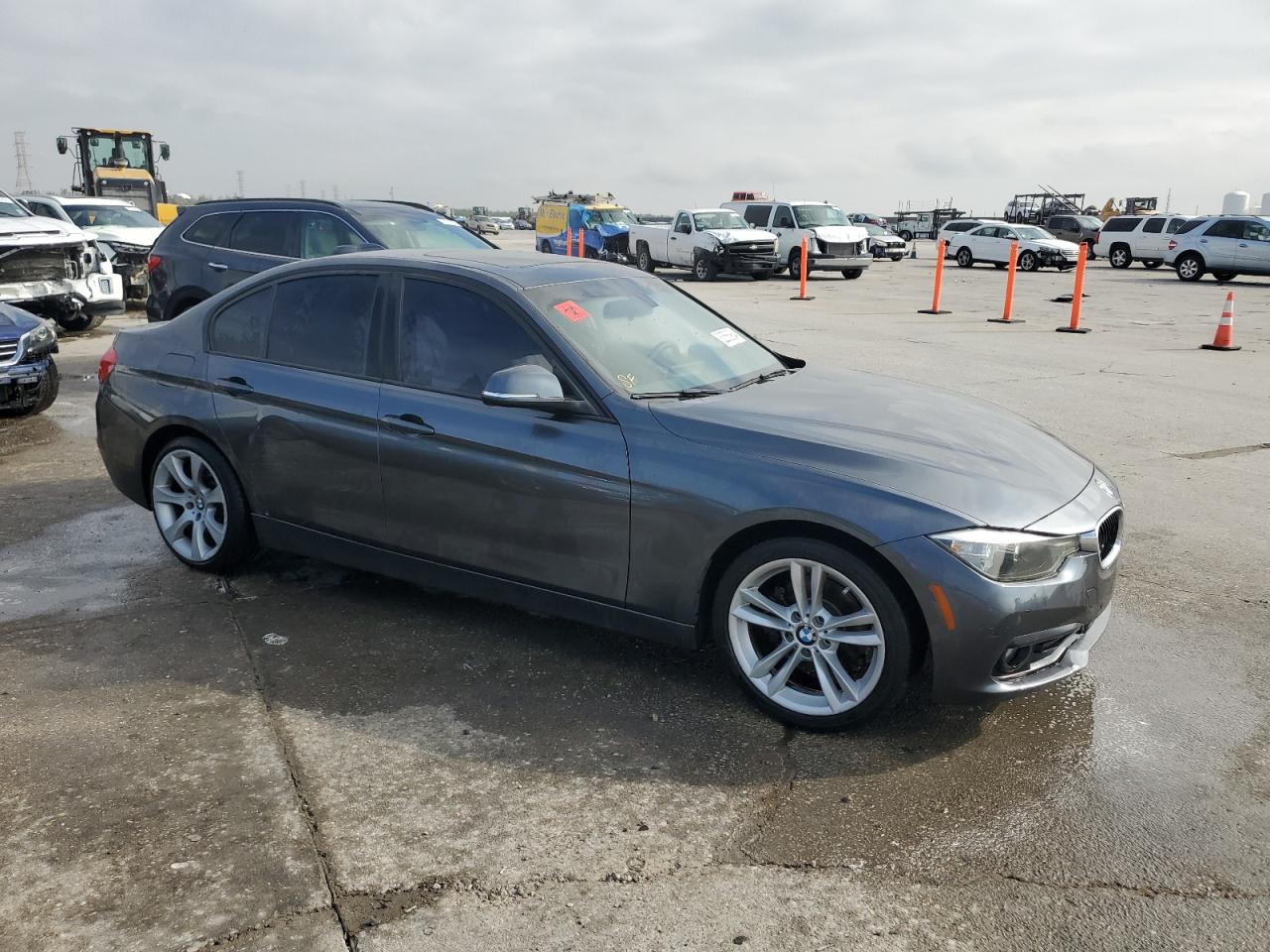 VIN WBA8E1G31HNU15673 2017 BMW 3 SERIES no.4