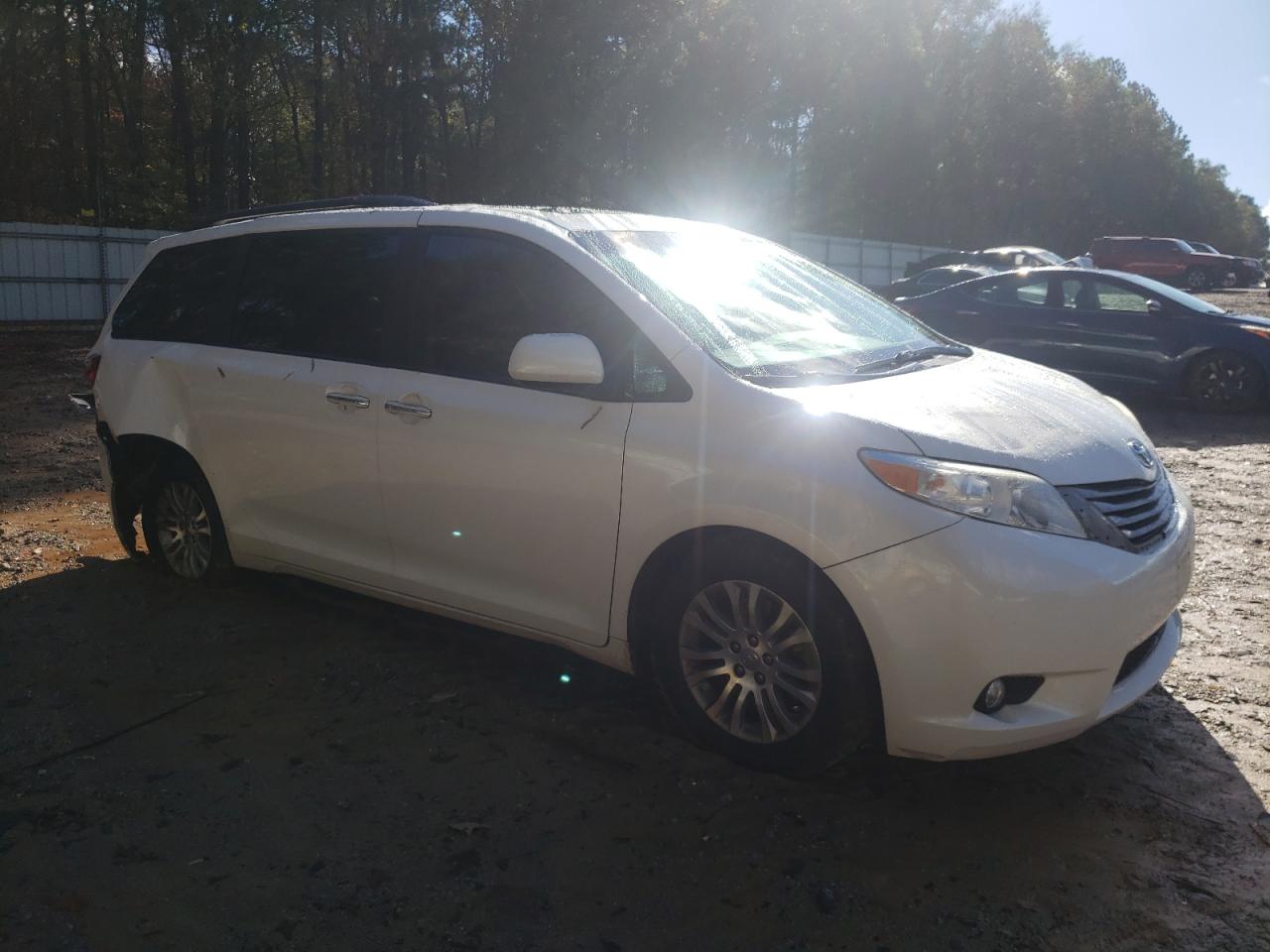 2016 Toyota Sienna - Image 4