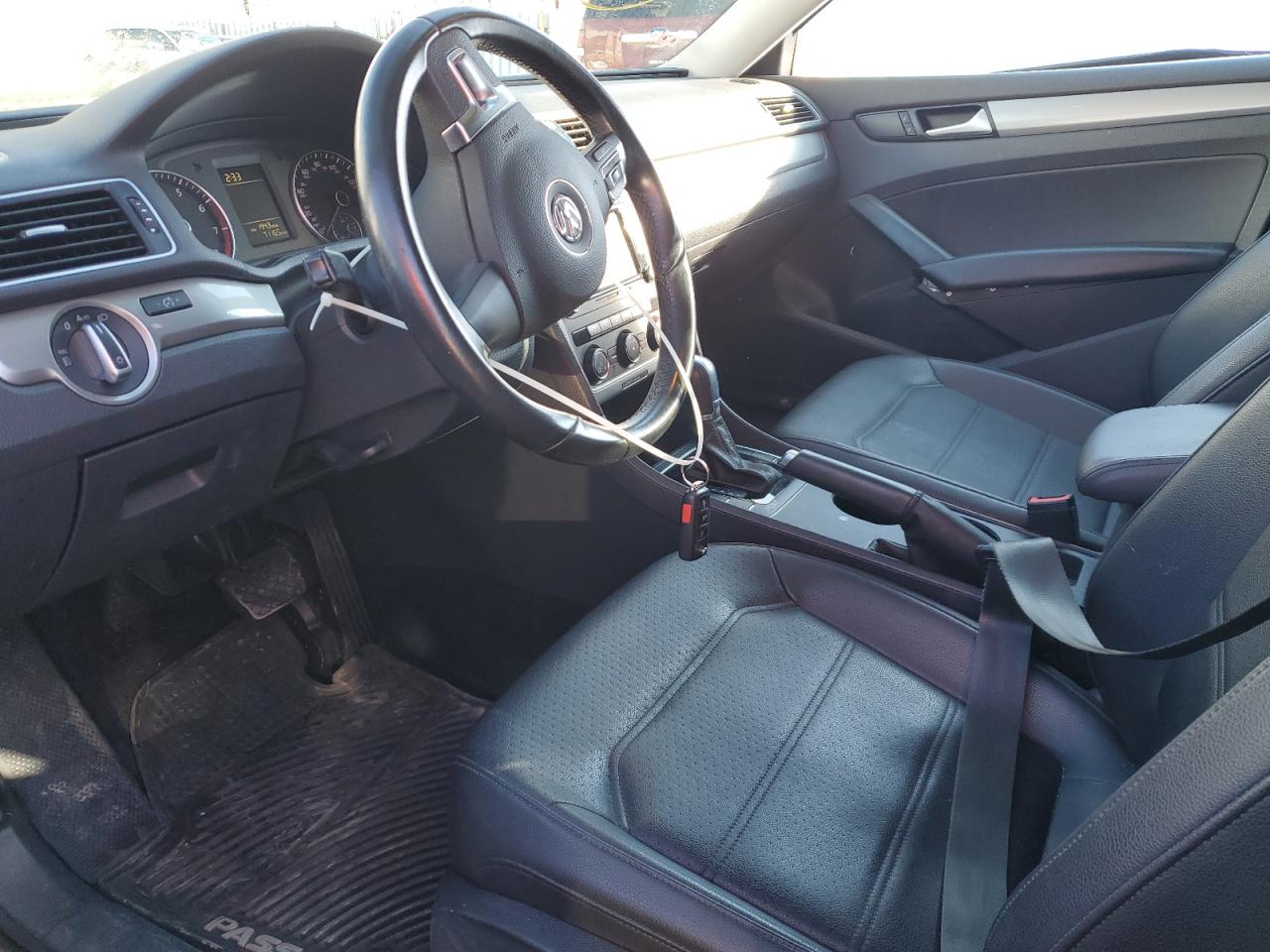 2015 Volkswagen Passat - Image 7