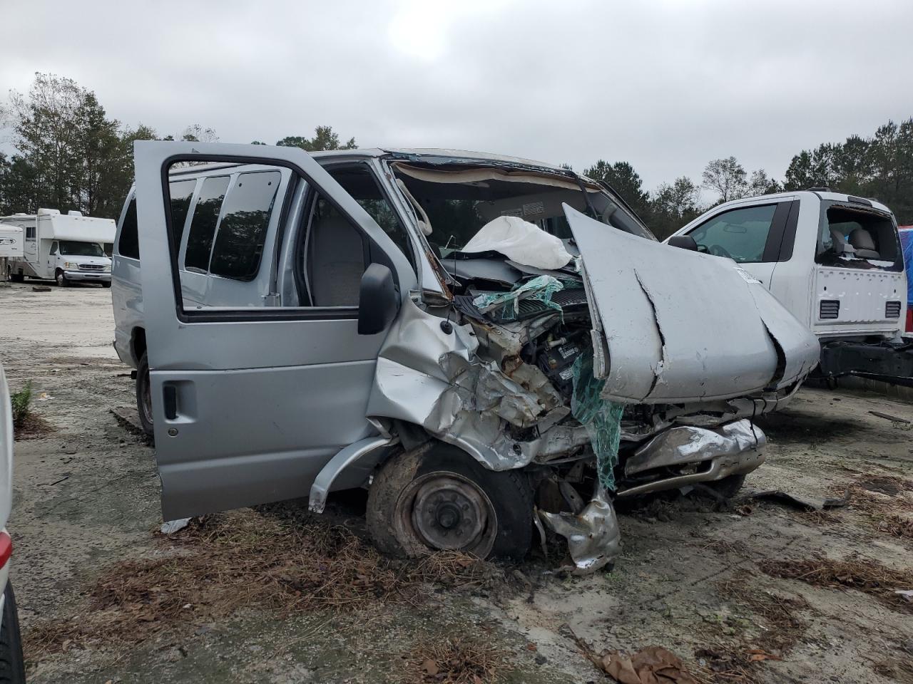 2005 Ford Econoline - Image 4
