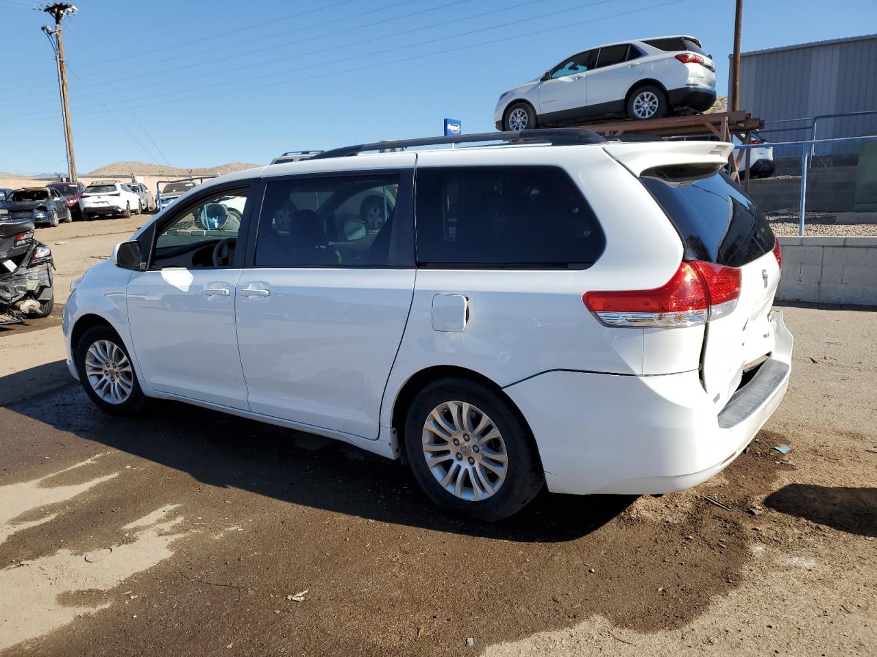 2014 Toyota Sienna - Image 2