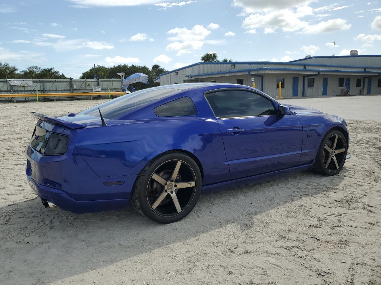 2010 Ford Mustang - Image 3